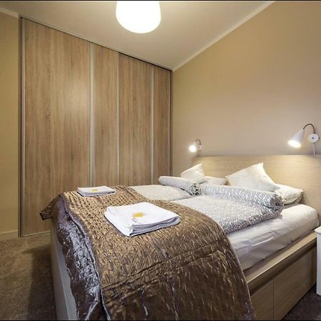 P&O Serviced Apartments Wilenska Station Varsovie Extérieur photo